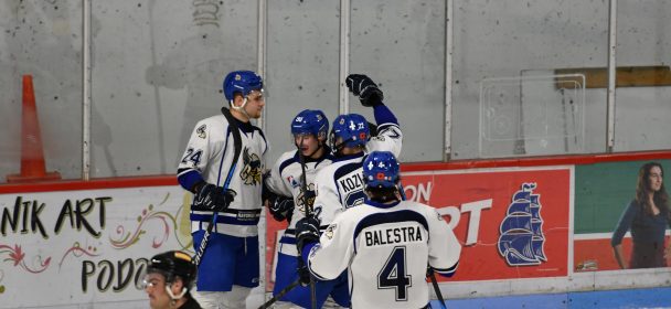 Titans edge Lynx 3-2 at the Centre